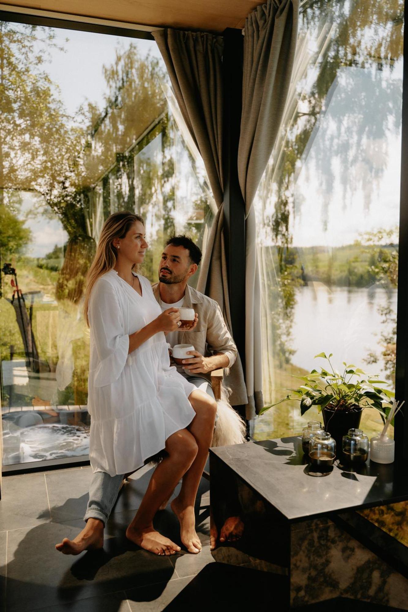 Wonderinn Riverside Arnes  Ngoại thất bức ảnh